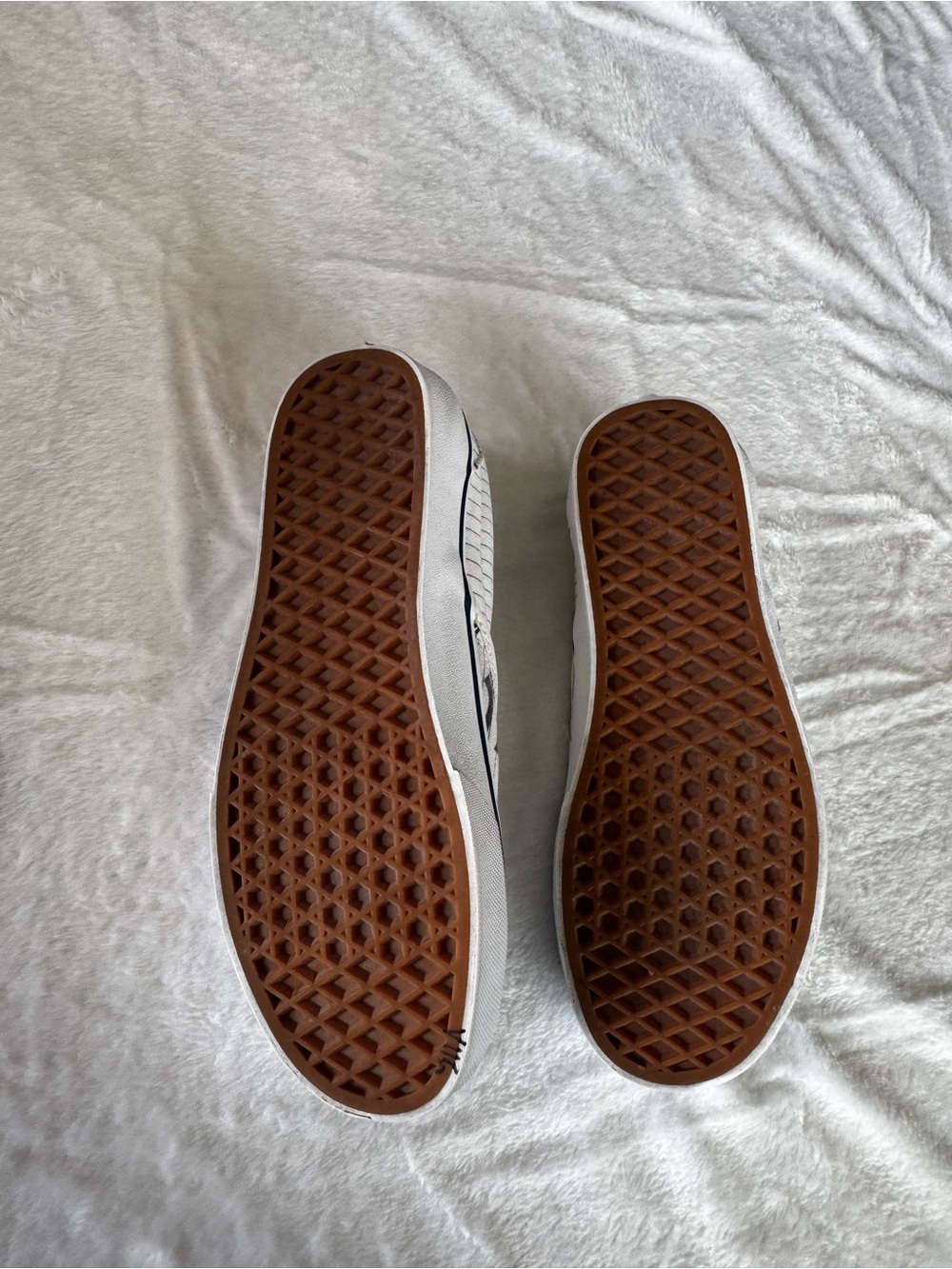 Vans White Slip-On Sneakers with Navy & Red Yankees Logos unisex  men.#6wom.#7.5 - Picture 5 of 7